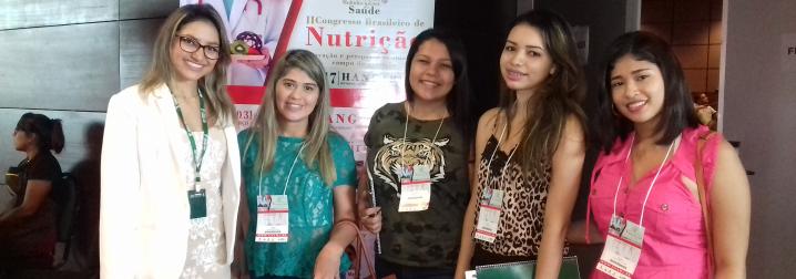 Coordenadora de Nutrição da Unama Ananindeua - Danielle Farias - e as discentes do curso